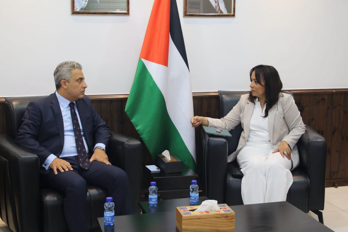 Dr. Hamad Receives Egyptian Ambassador and Discusses Strengthening Cooperation in Relief and Humanitarian Assistance