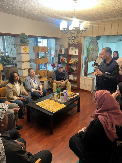 وزيرة التنمية الاجتماعية وبرنامج الأغذية العالمي يبحثان تعزيز المساعدات الغذائية خلال جولة ميدانية في رام الله